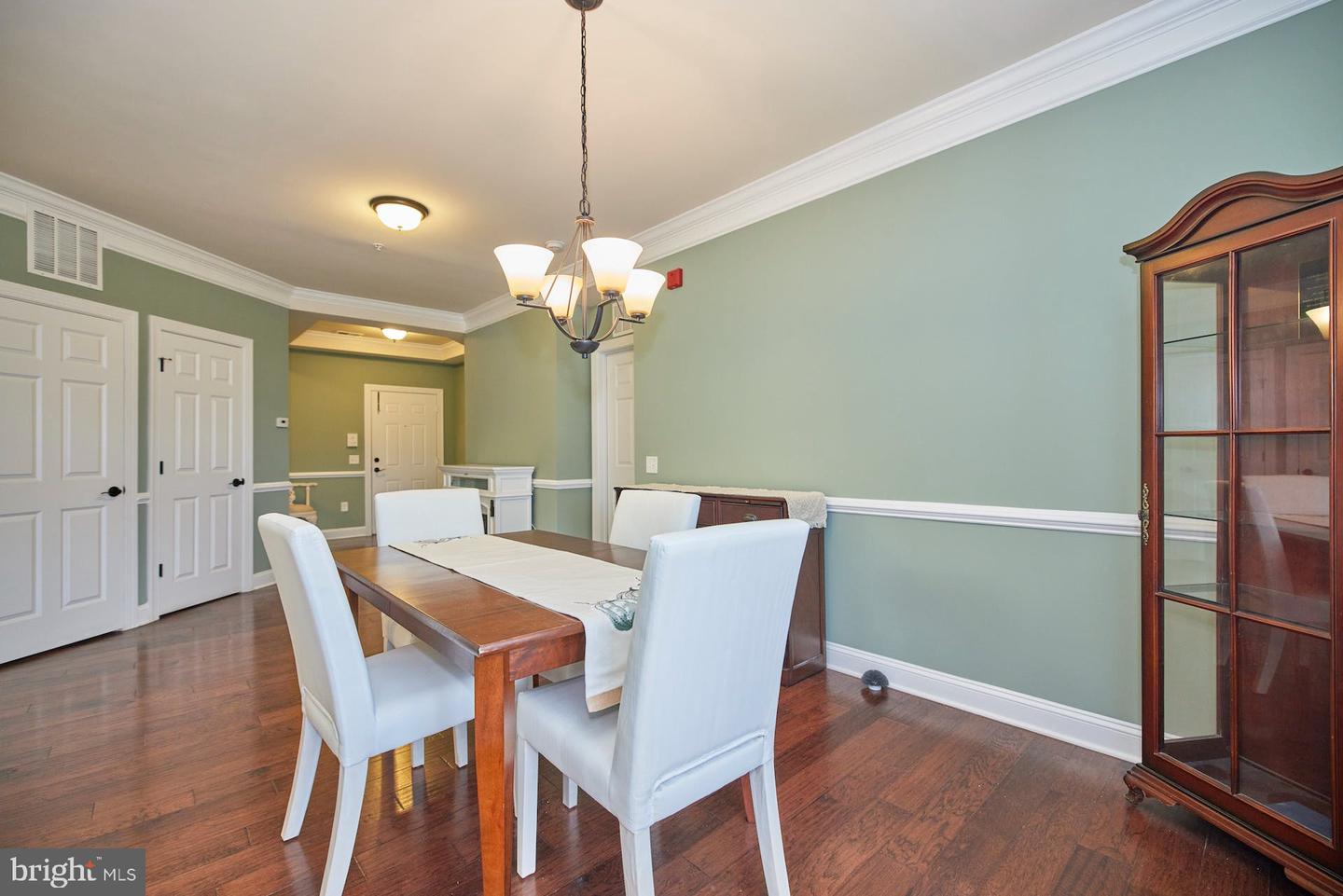 15211 Royal Crest DRIVE Unit: 204