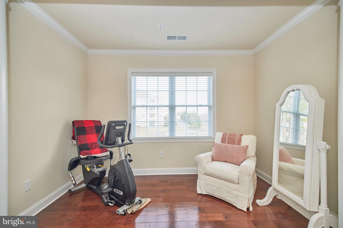 15211 Royal Crest DRIVE Unit: 204