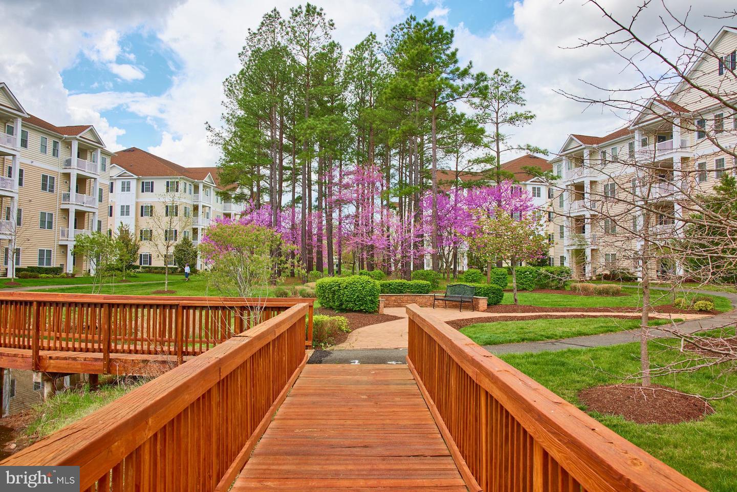 15211 Royal Crest DRIVE Unit: 204