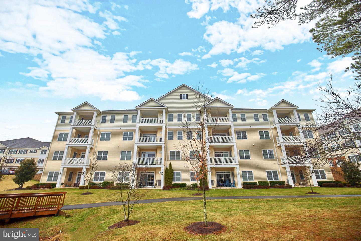 15211 Royal Crest DRIVE Unit: 204