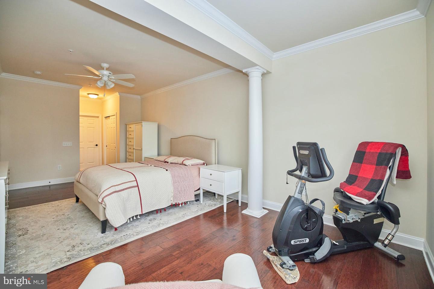 15211 Royal Crest DRIVE Unit: 204