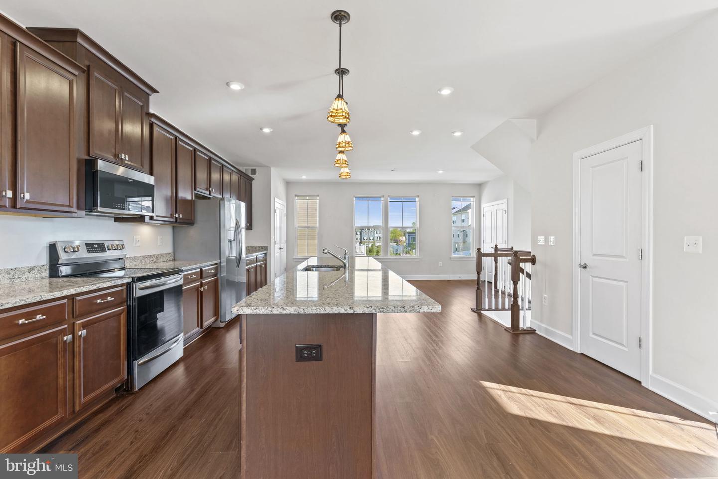 8735 Elsing Green DRIVE