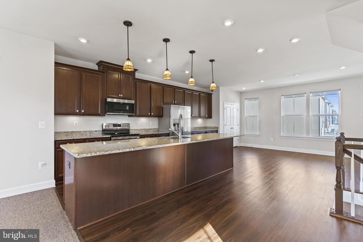 8735 Elsing Green DRIVE