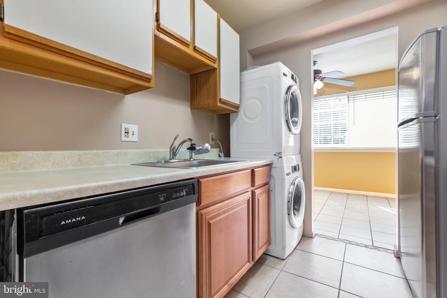 1523 Colonial DRIVE Unit: 102