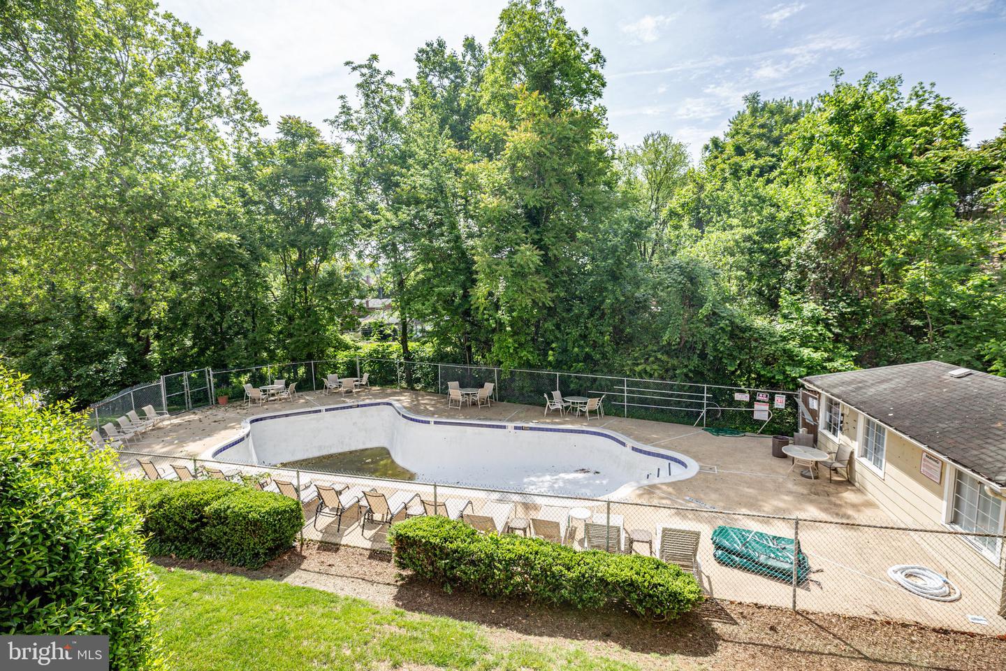 1523 Colonial DRIVE Unit: 102