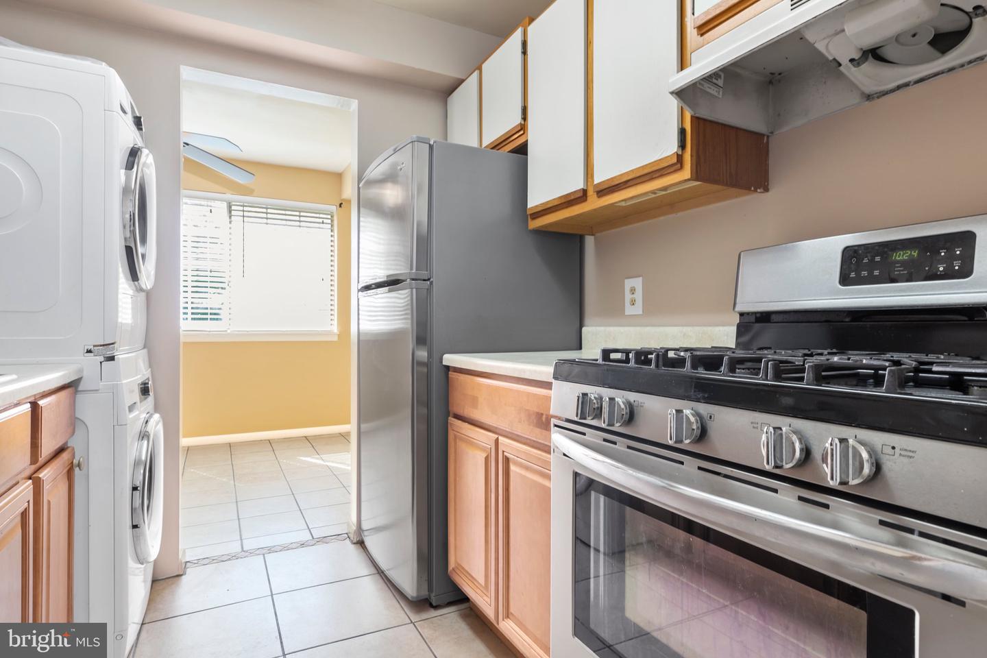 1523 Colonial DRIVE Unit: 102