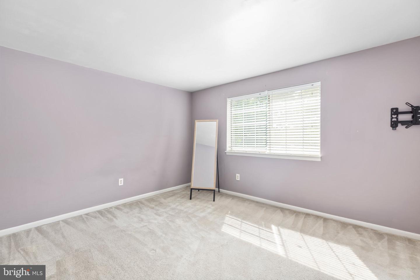 1523 Colonial DRIVE Unit: 102