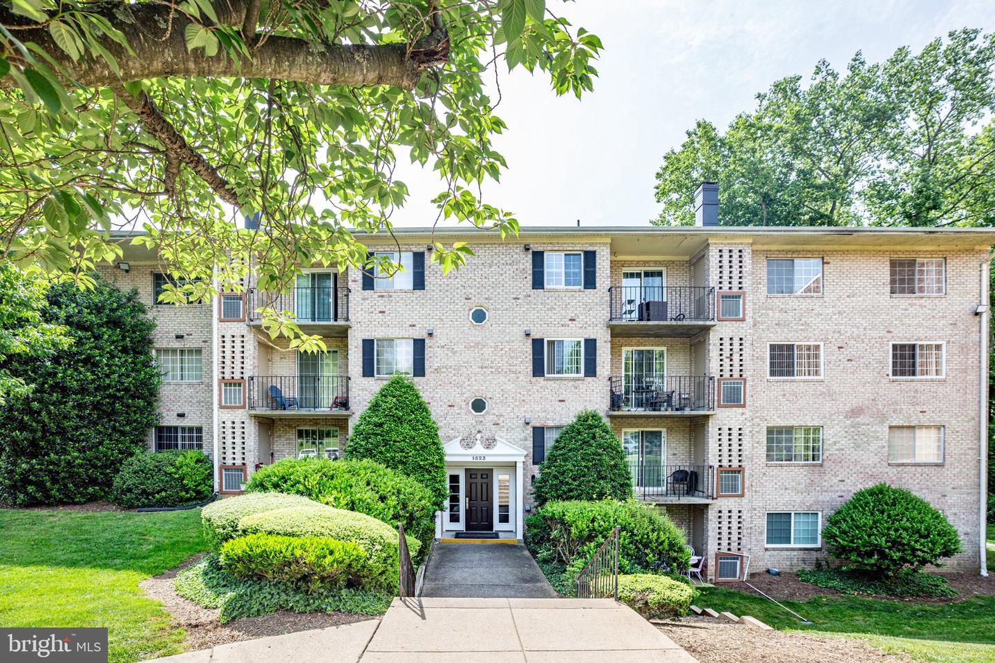 1523 Colonial DRIVE Unit: 102