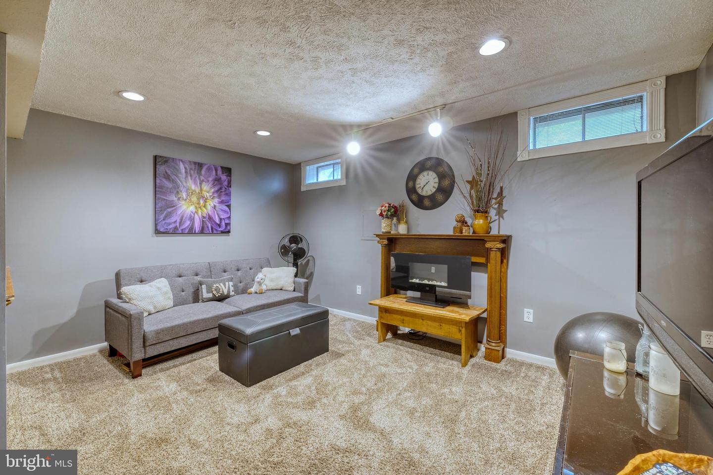 4909 Tallowwood DRIVE