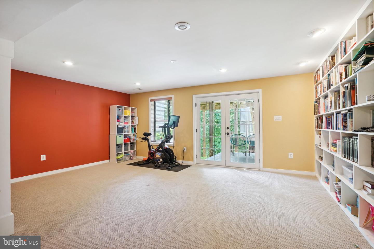 4925 Breeze WAY