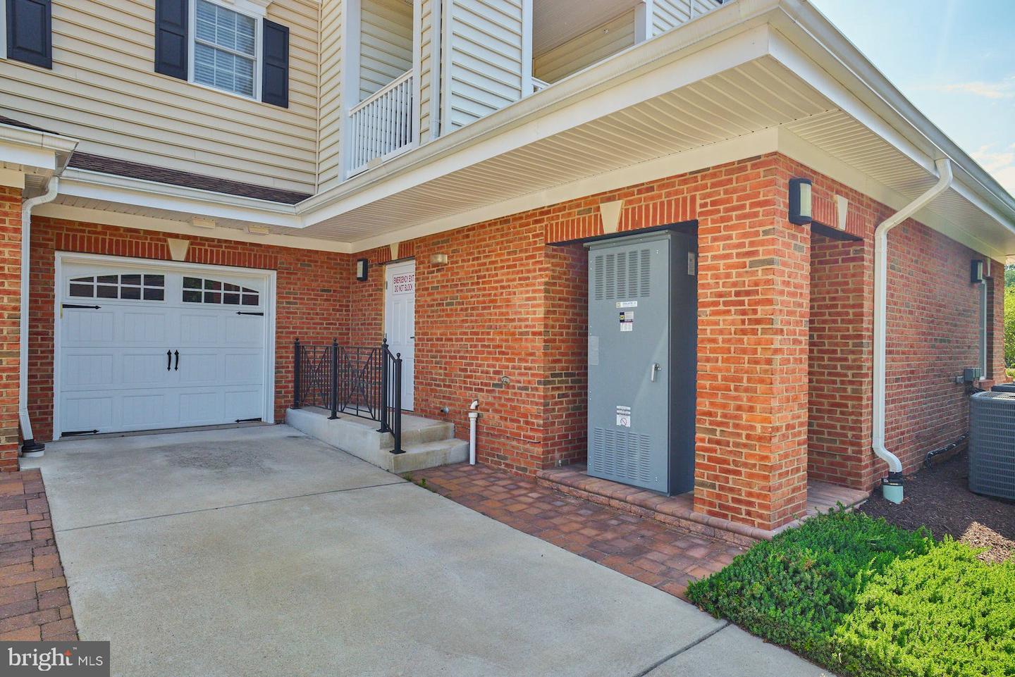 15211 Royal Crest DRIVE Unit: 406