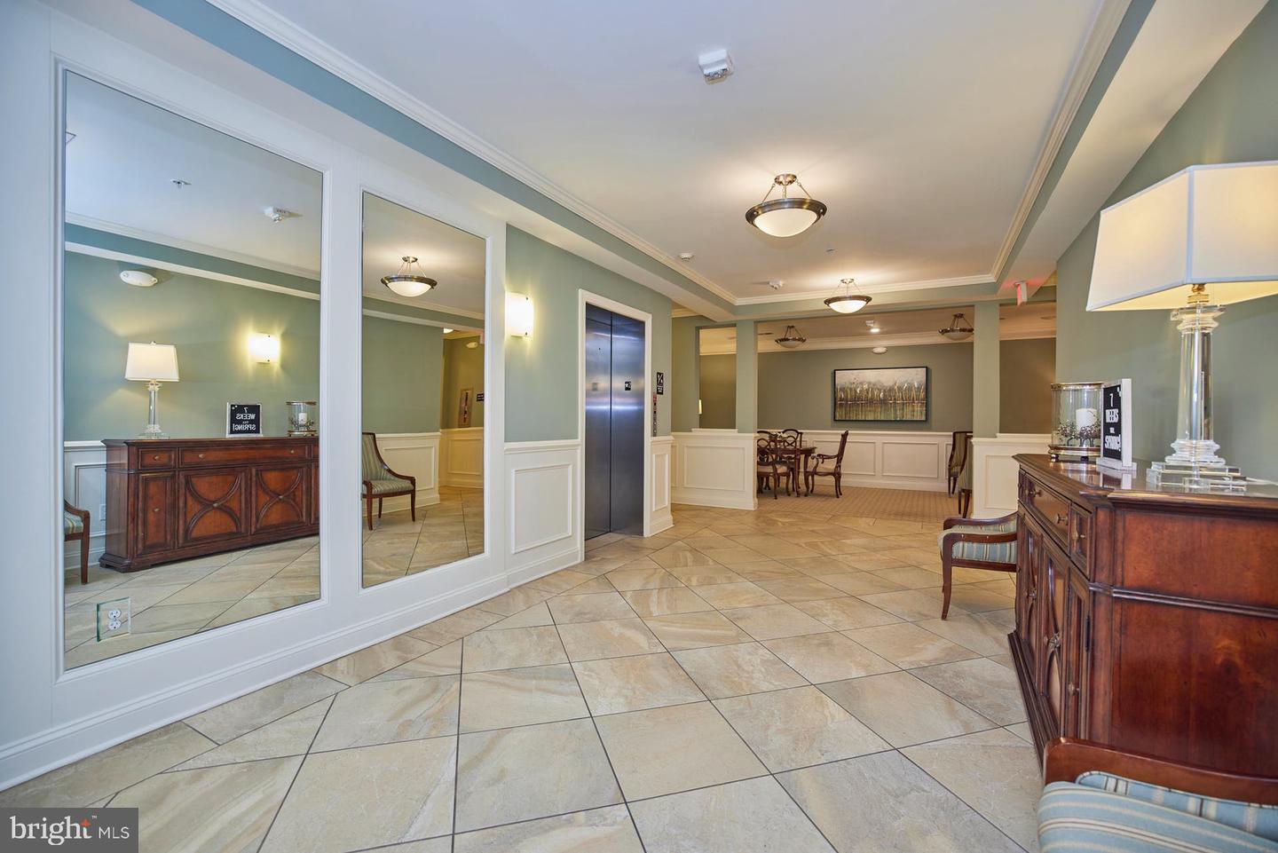 15211 Royal Crest DRIVE Unit: 406