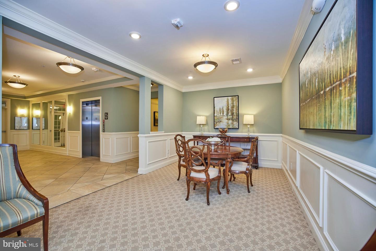 15211 Royal Crest DRIVE Unit: 406