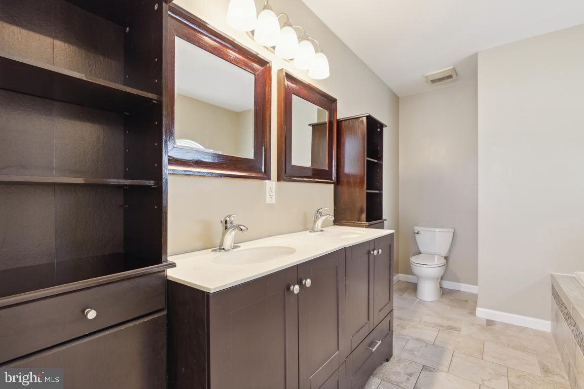 6178 Oaklawn LANE
