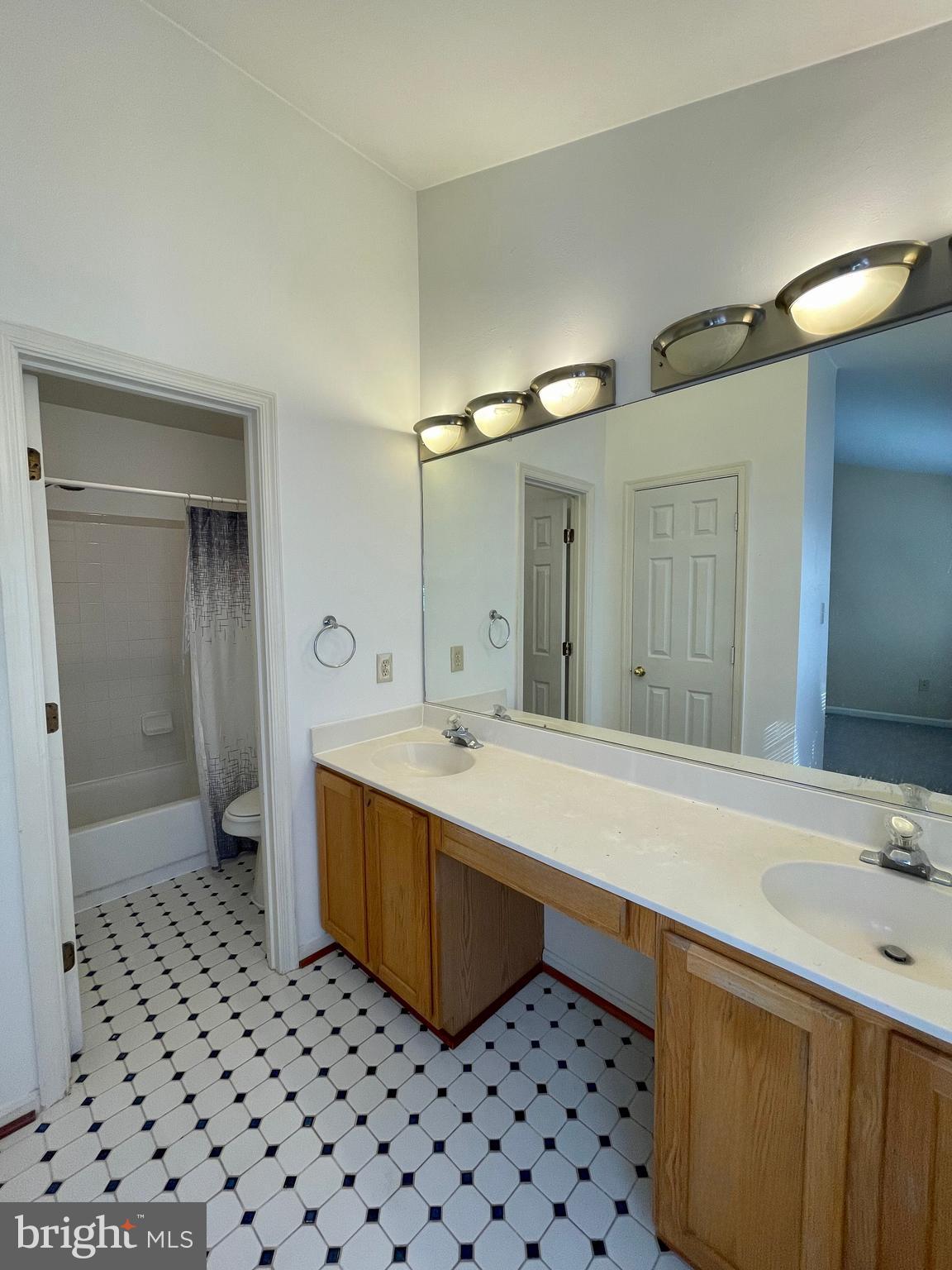 5041 Sanibel COURT