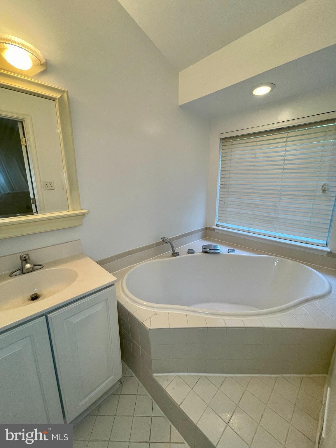 5041 Sanibel COURT