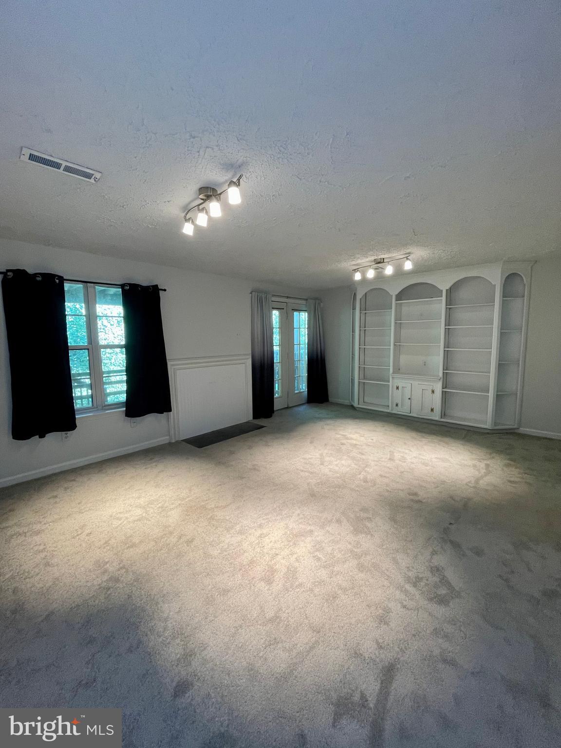 5041 Sanibel COURT