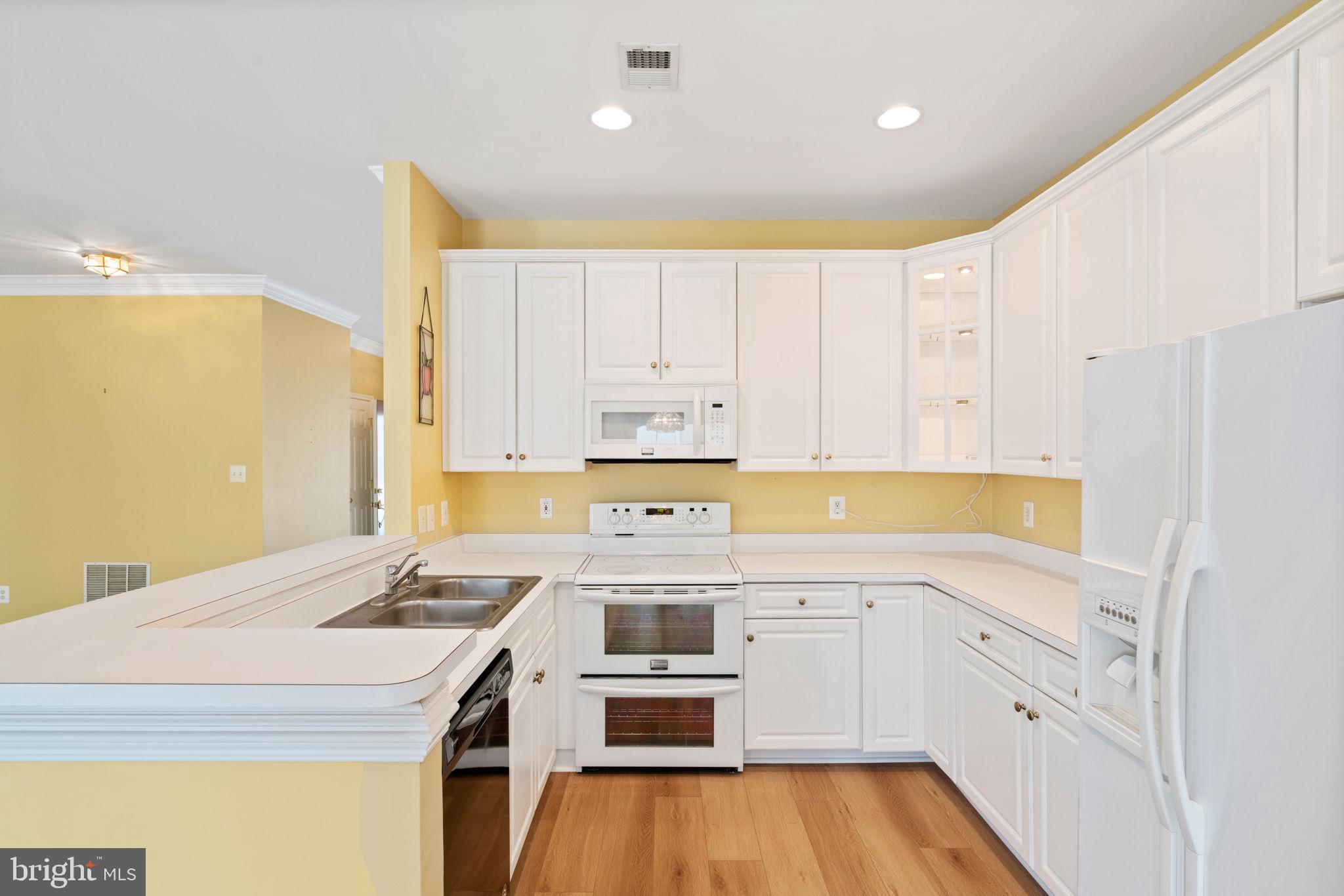 5835 Moonbeam DRIVE