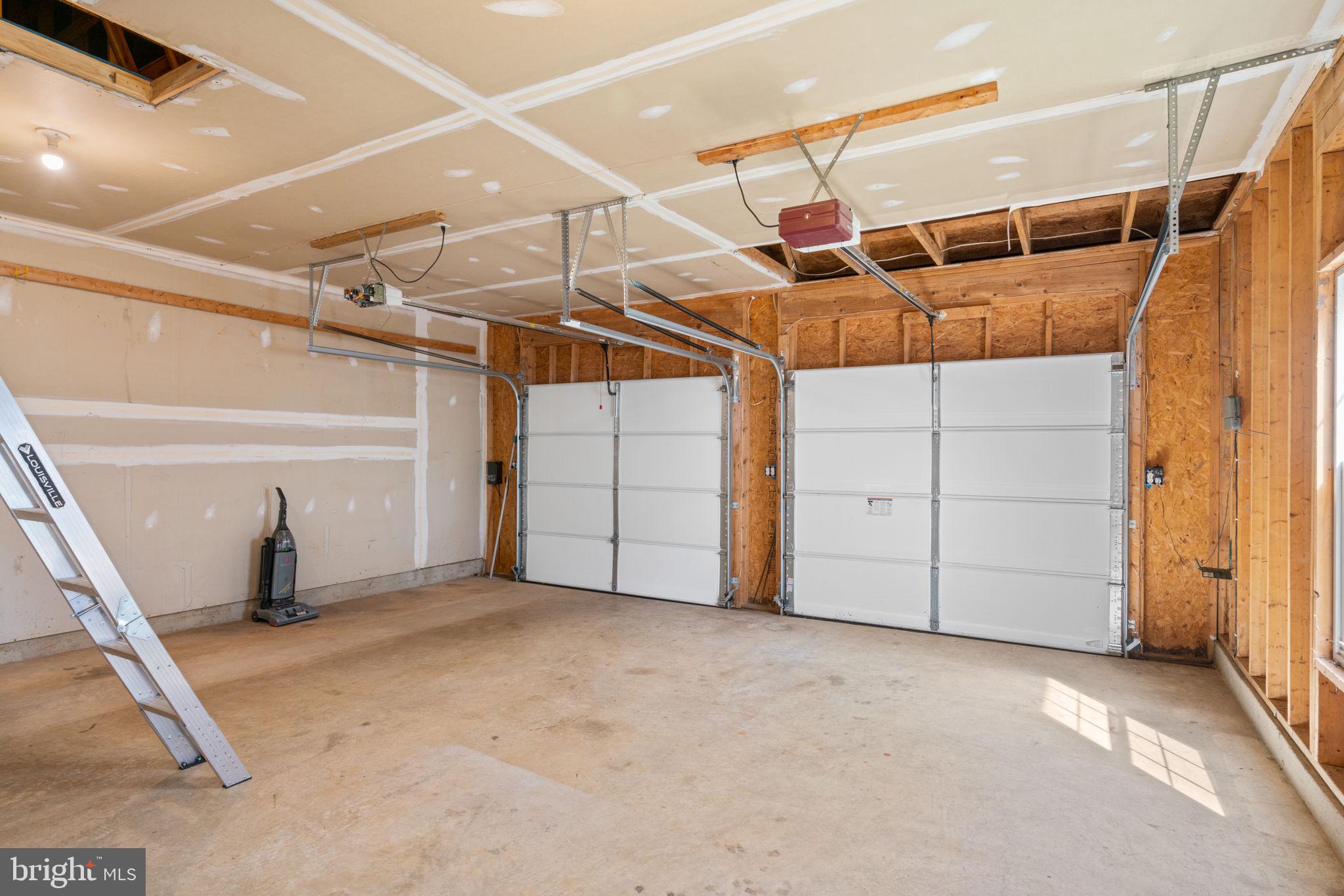 5835 Moonbeam DRIVE