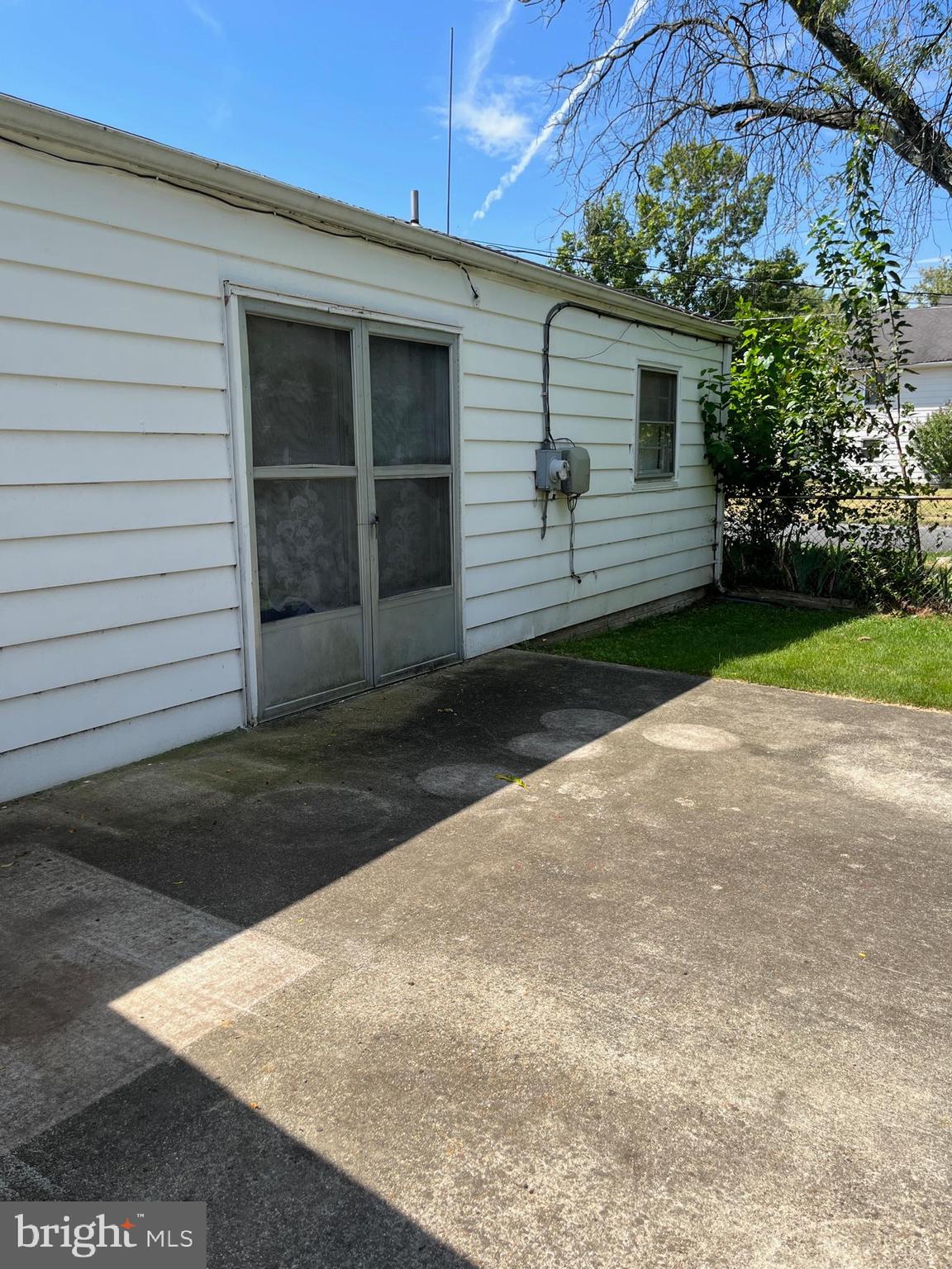1229 E Longview DRIVE