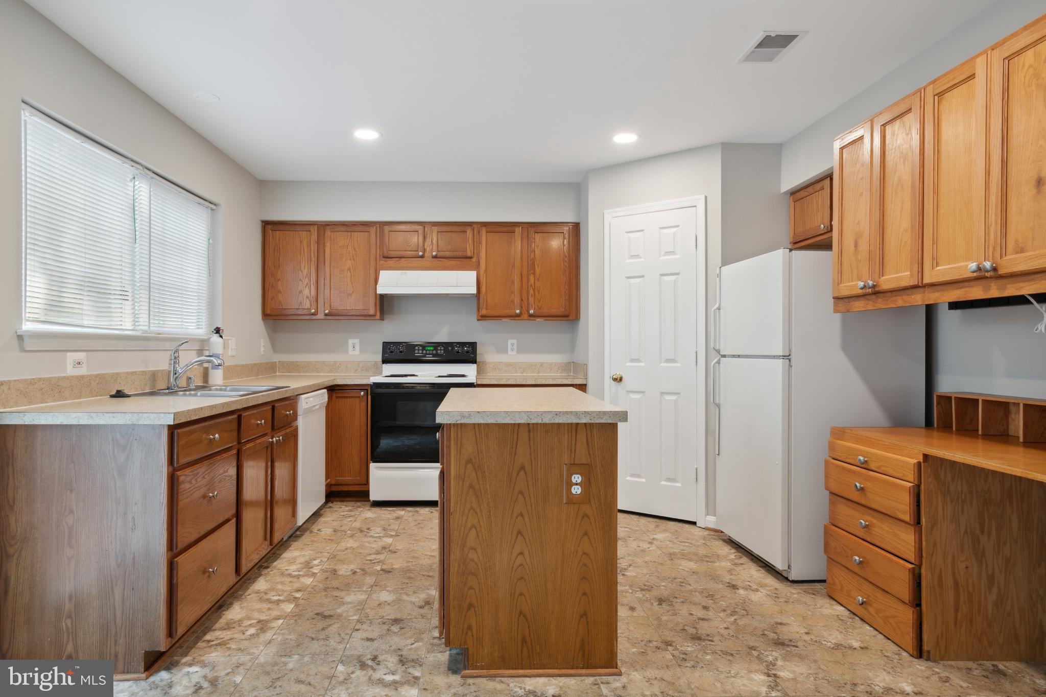 5163 Race Pointe PLACE
