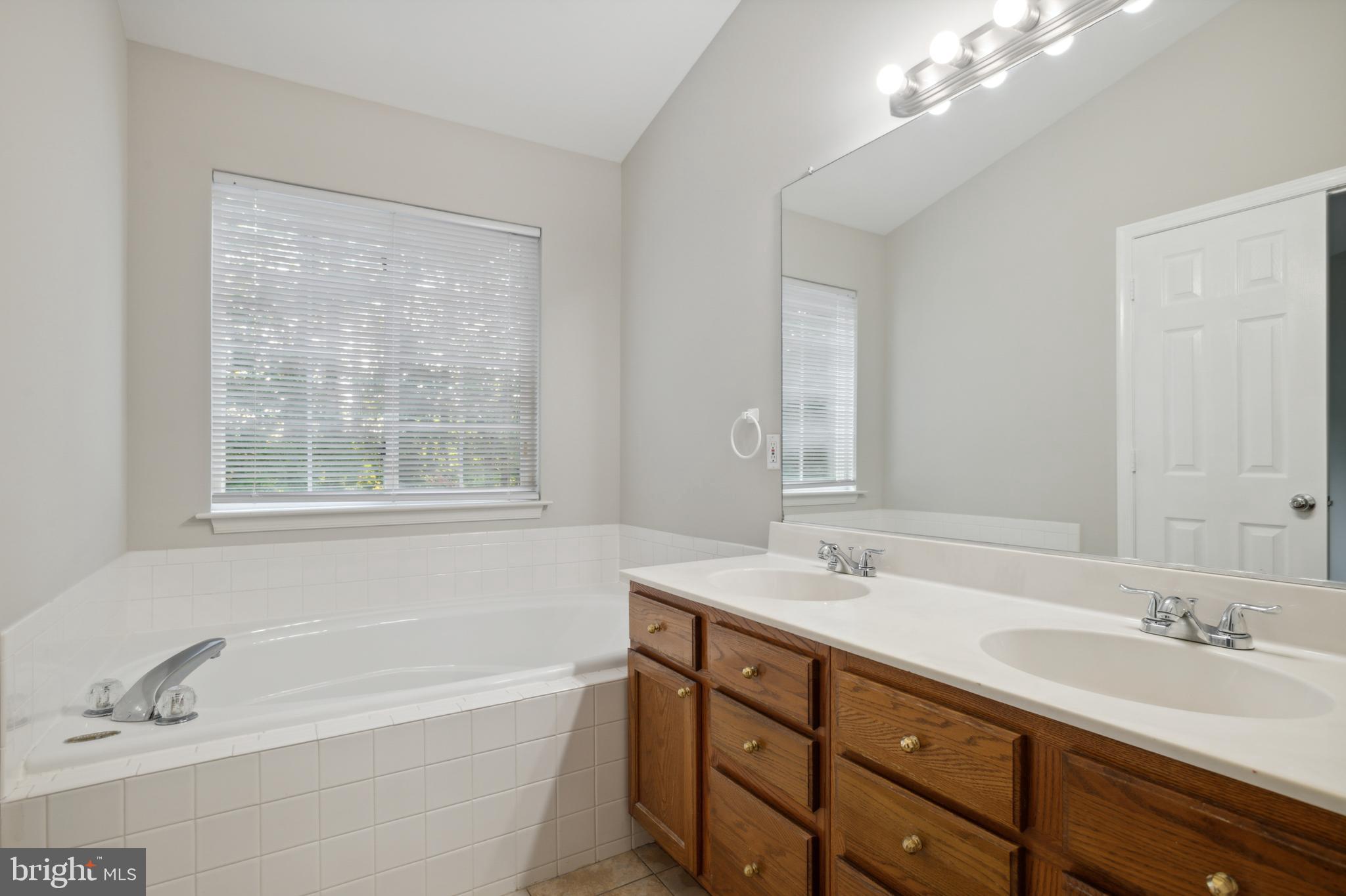 5163 Race Pointe PLACE