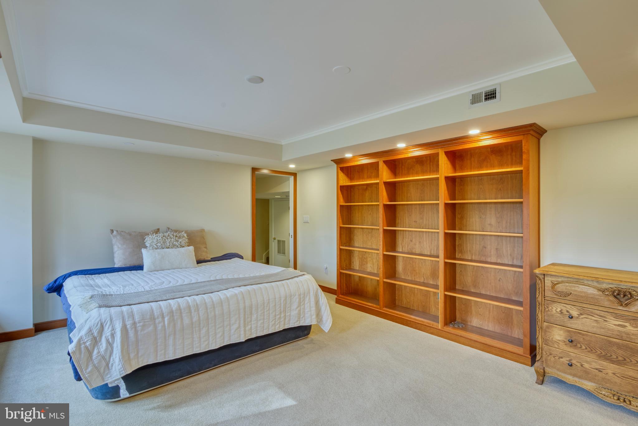 10758 Lake Forest DRIVE