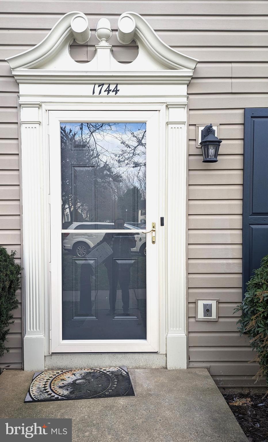 1744 TIGER LILY CIRCLE