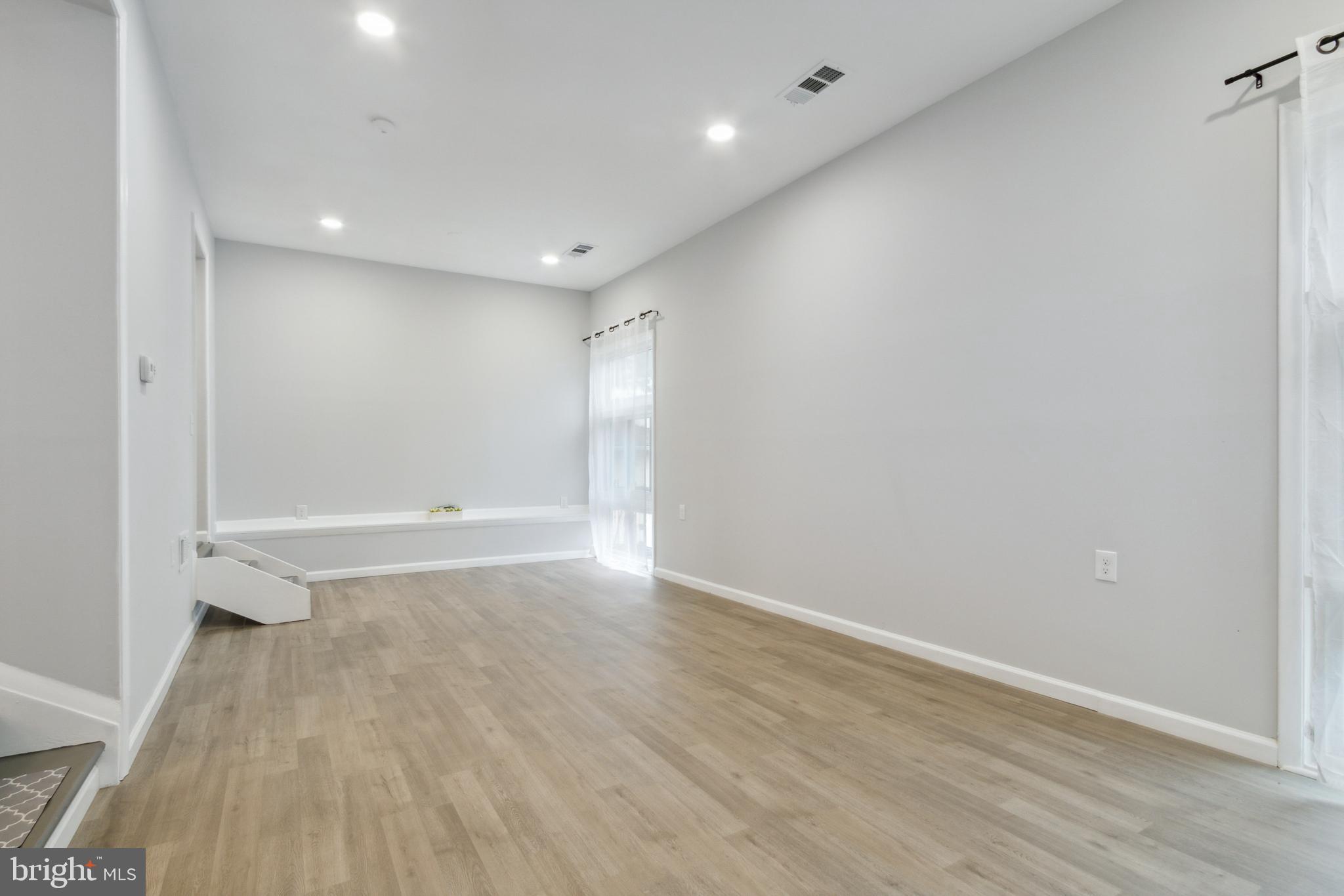 2307 Kingsbury Lane