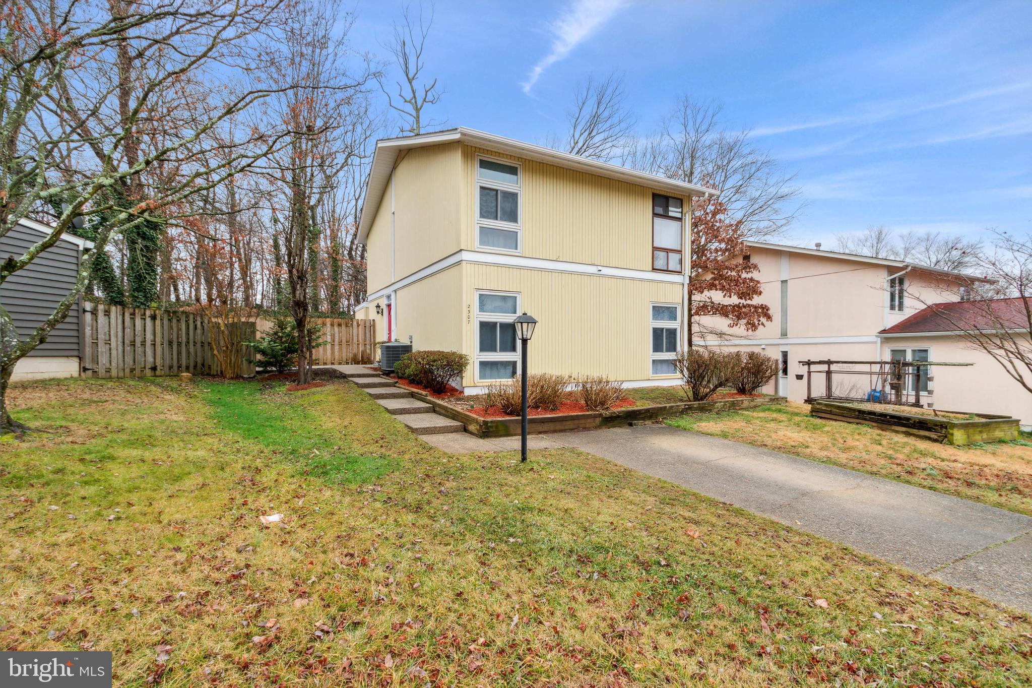 2307 Kingsbury Lane