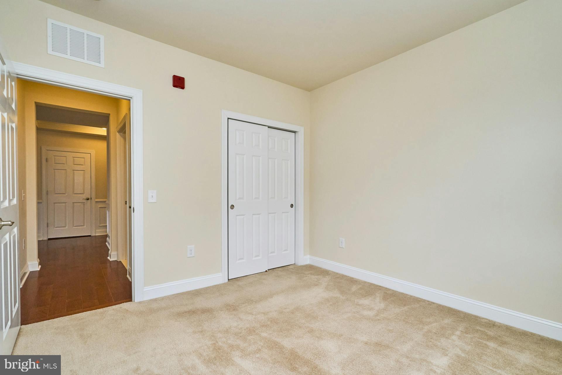 15201 Royal Crest Dr #306