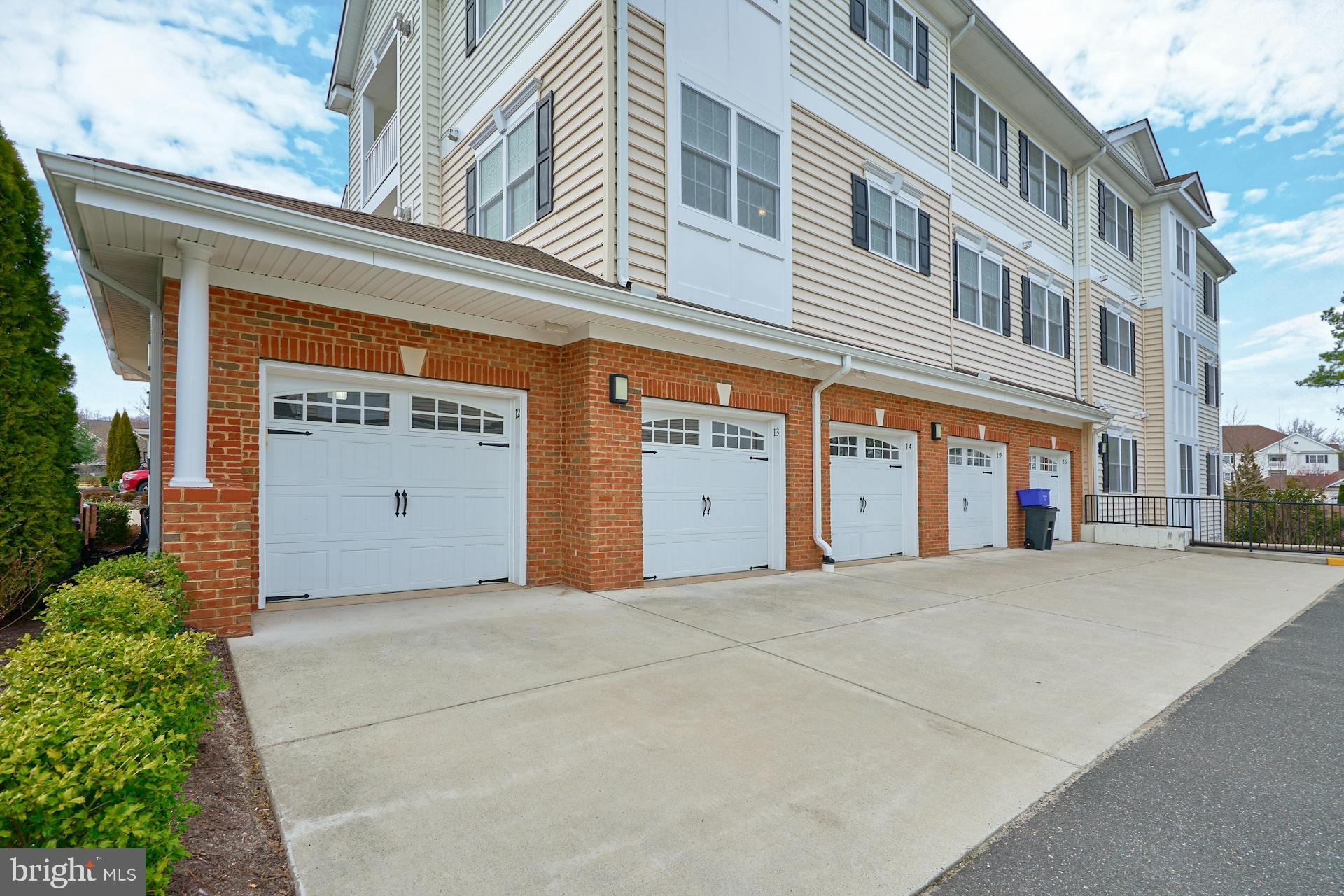 15201 Royal Crest Dr #306