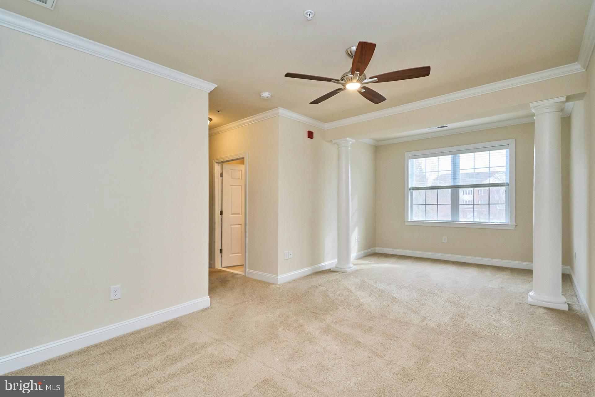 15201 Royal Crest Dr #306