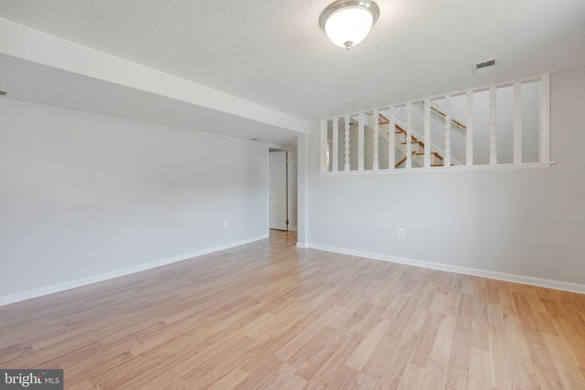 5573 Neddleton Ave