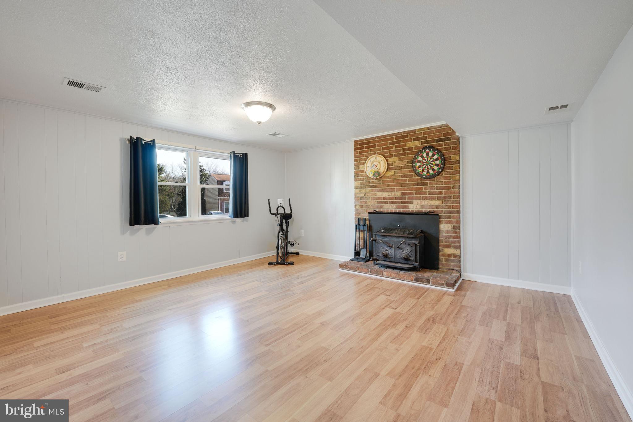 5573 Neddleton Ave