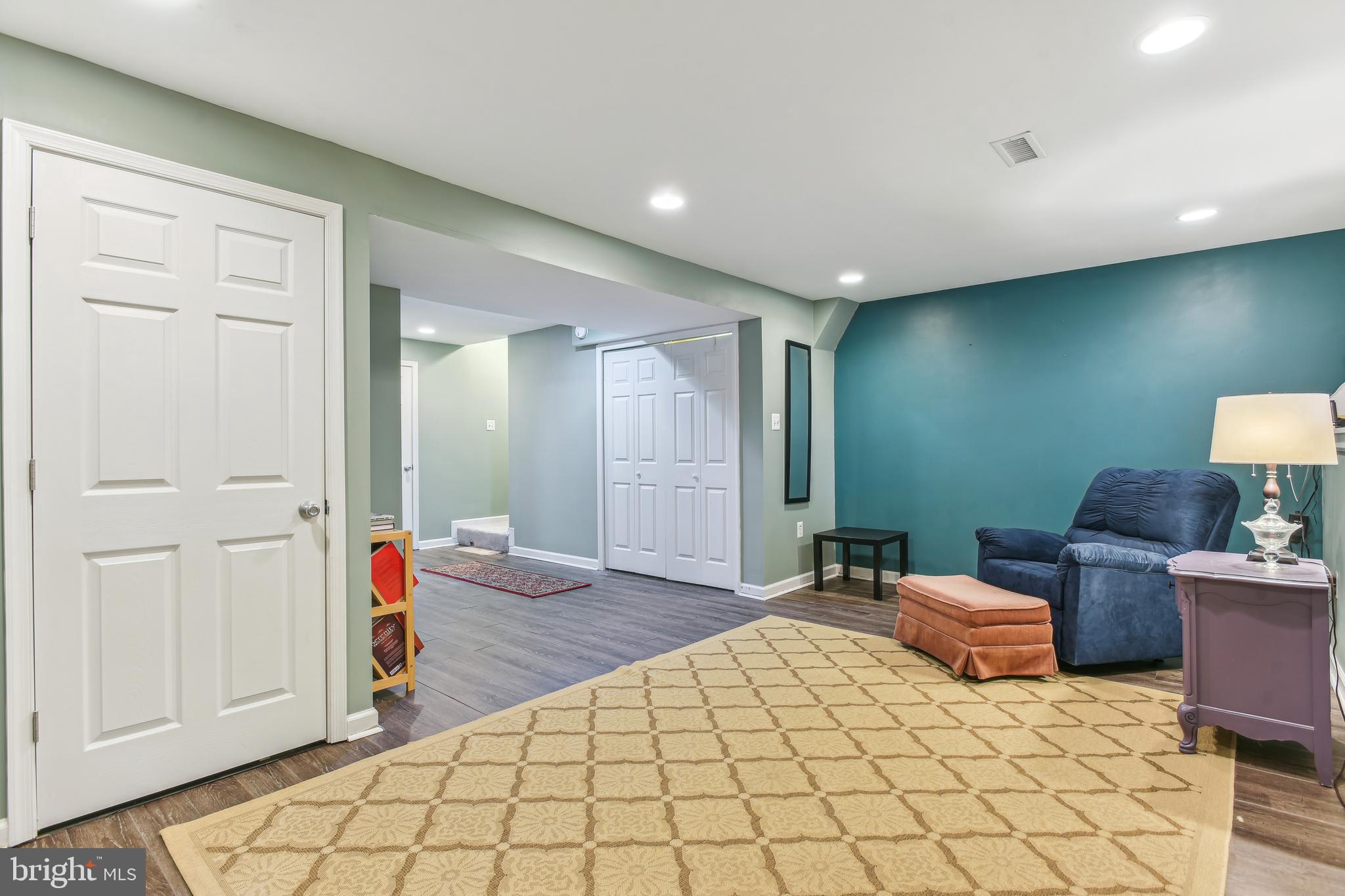 7447 Courtland Cir