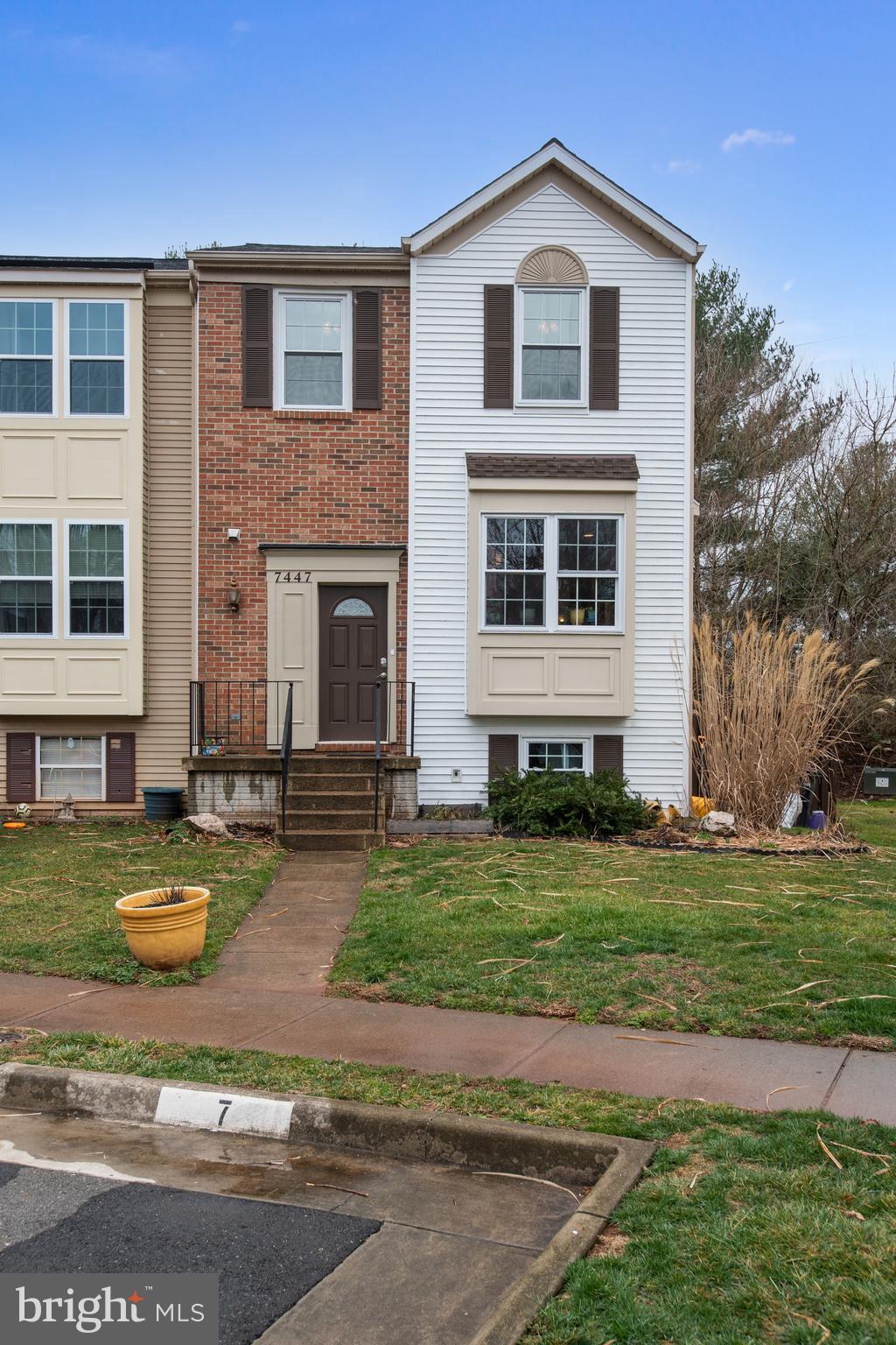 7447 Courtland Cir