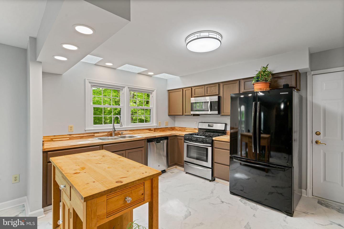 14661 Kogan Dr
