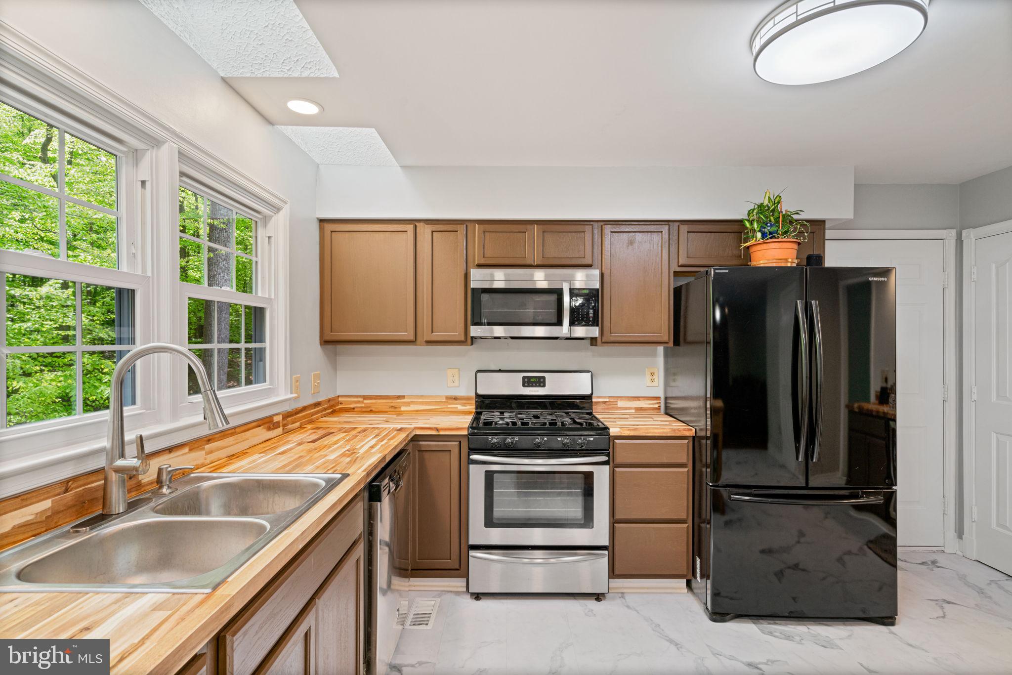 14661 Kogan Dr