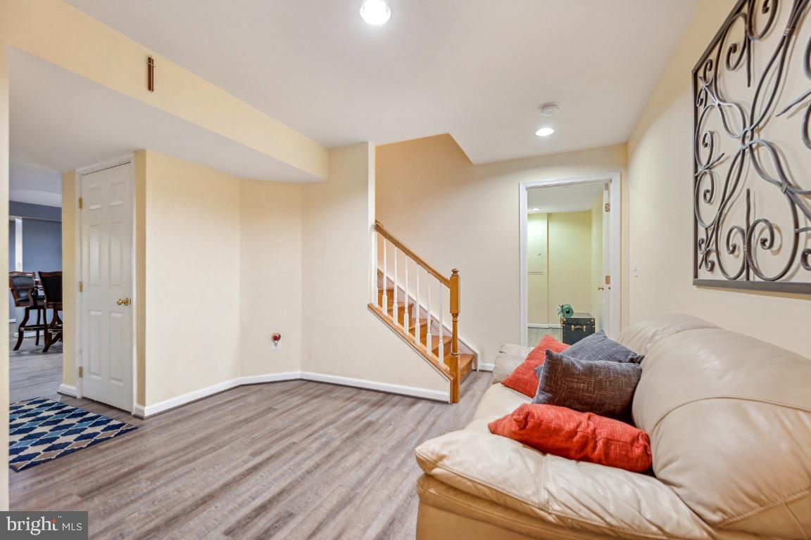 15400 Milton Hall Pl