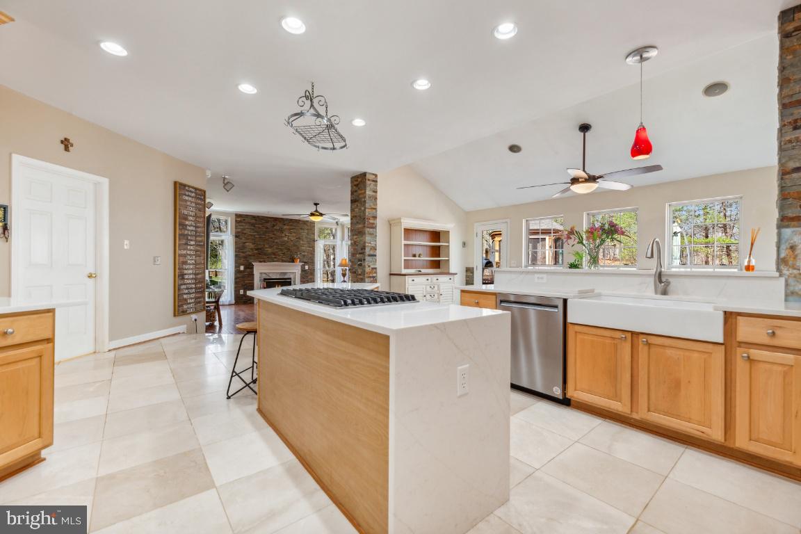 15400 Milton Hall Pl