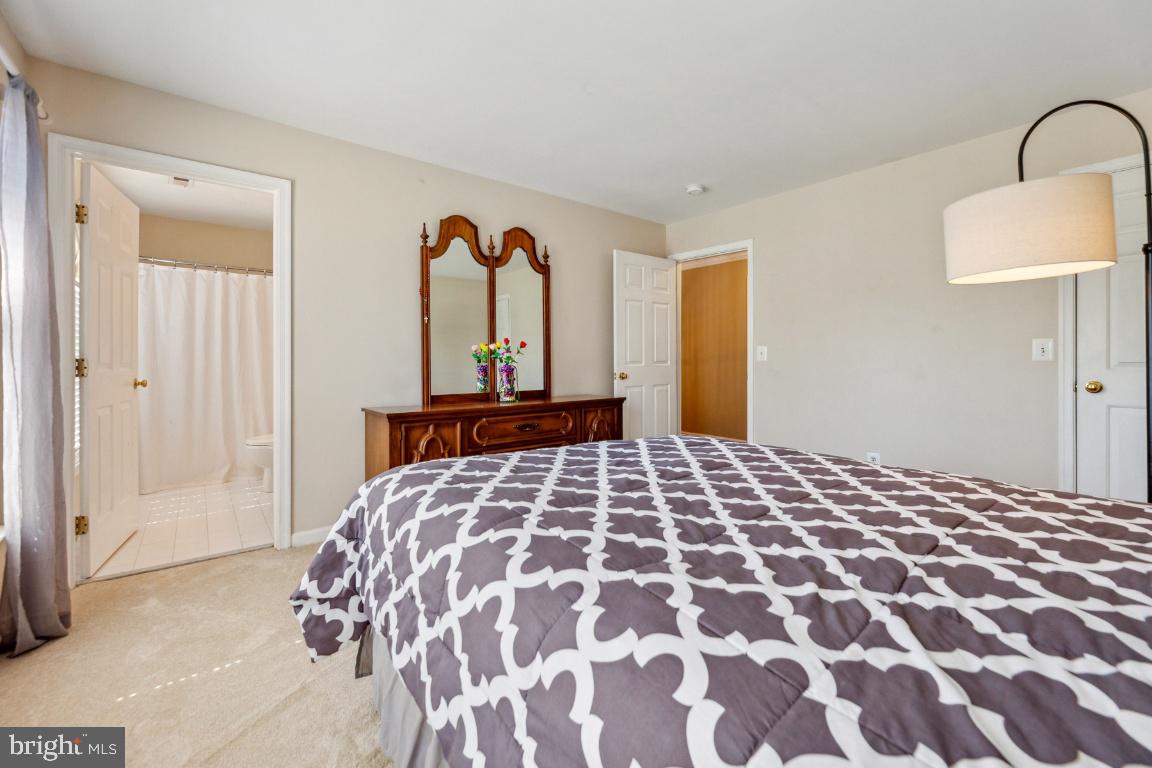 15400 Milton Hall Pl