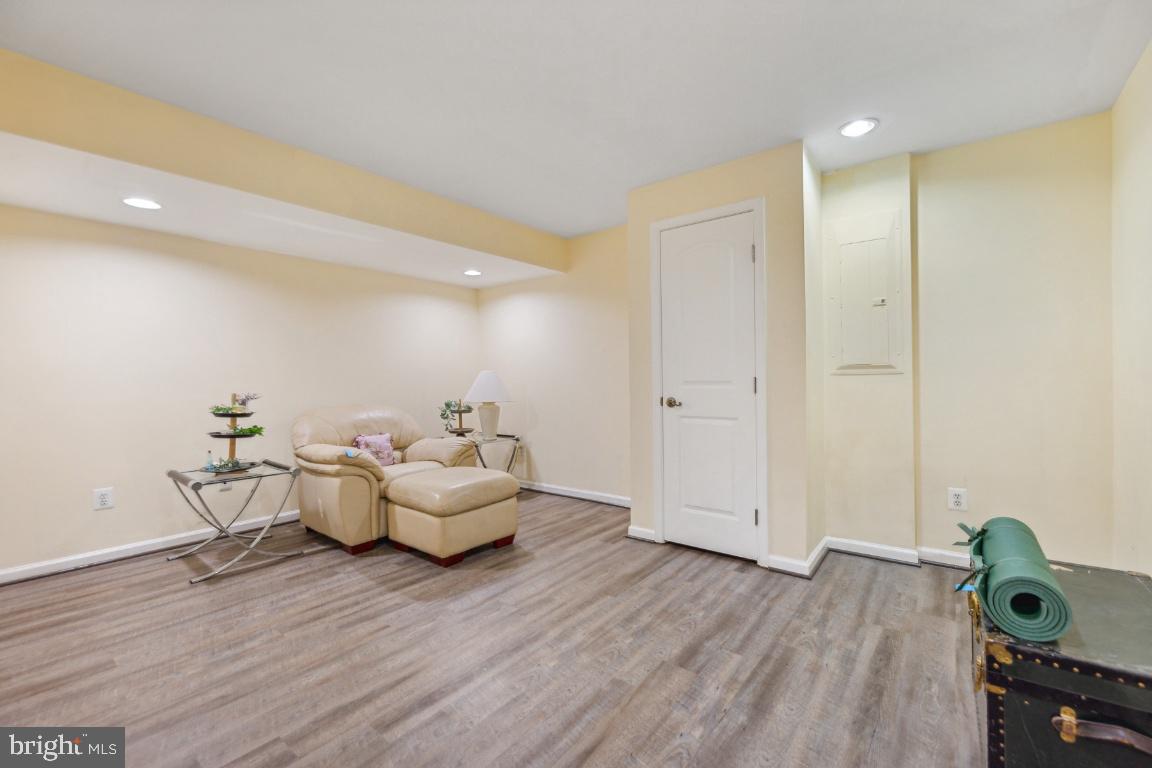 15400 Milton Hall Pl