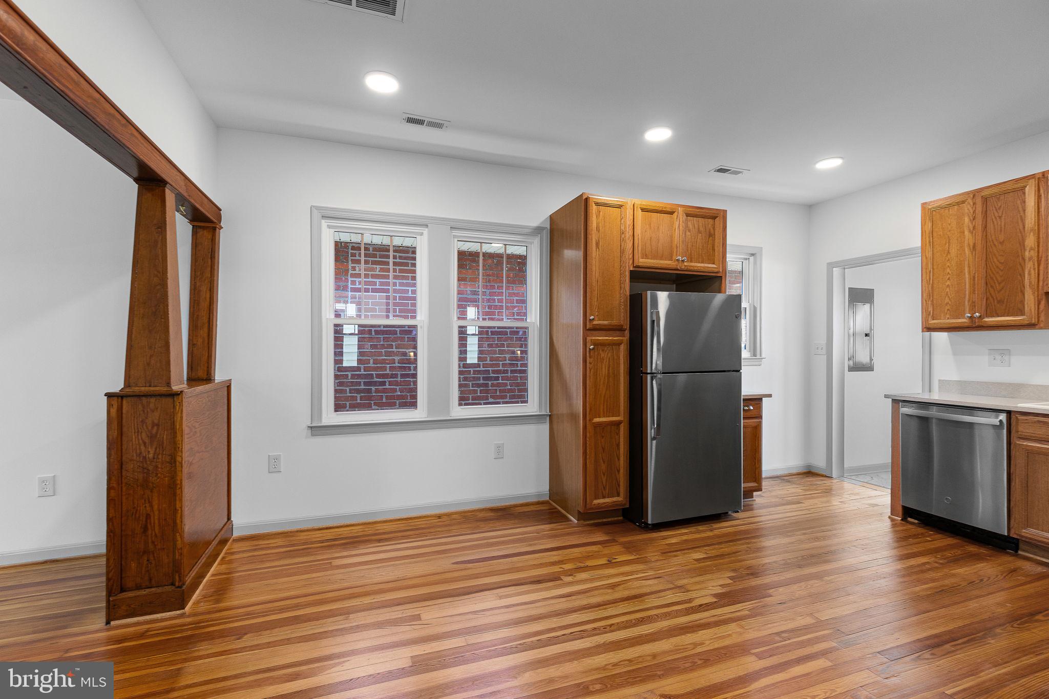 213 5th Ave