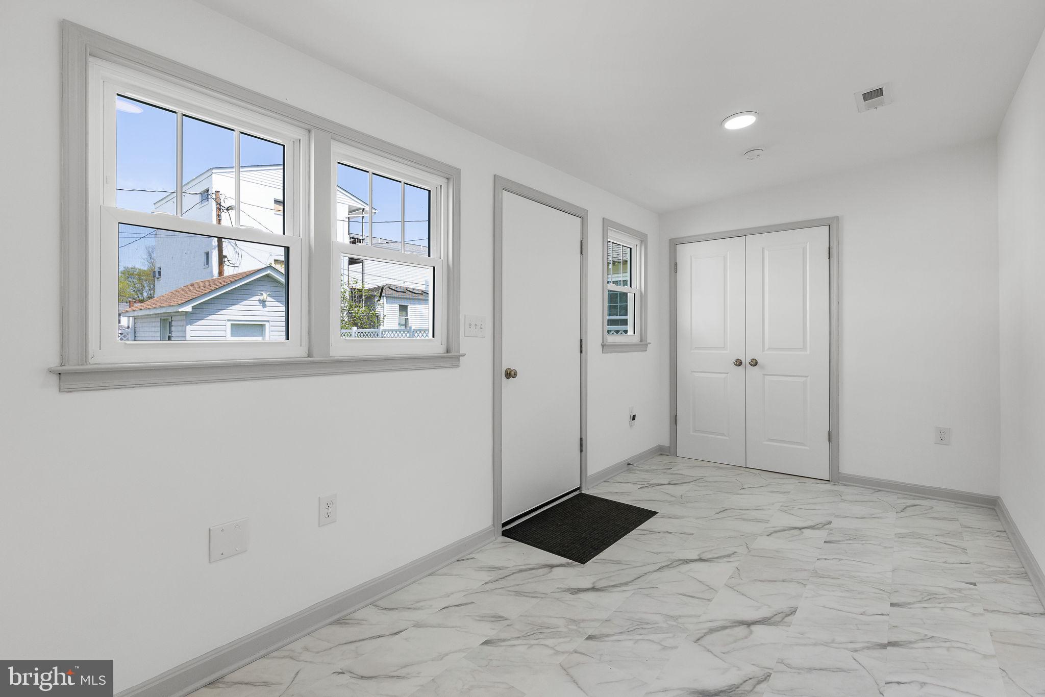 213 5th Ave