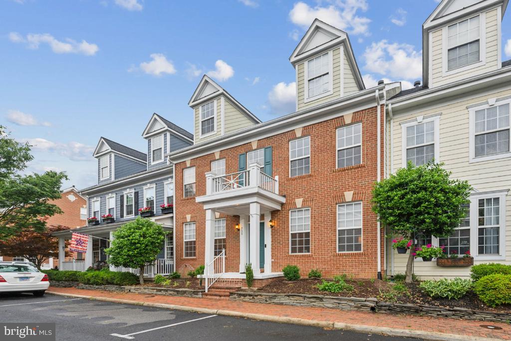 758 Monument Ave