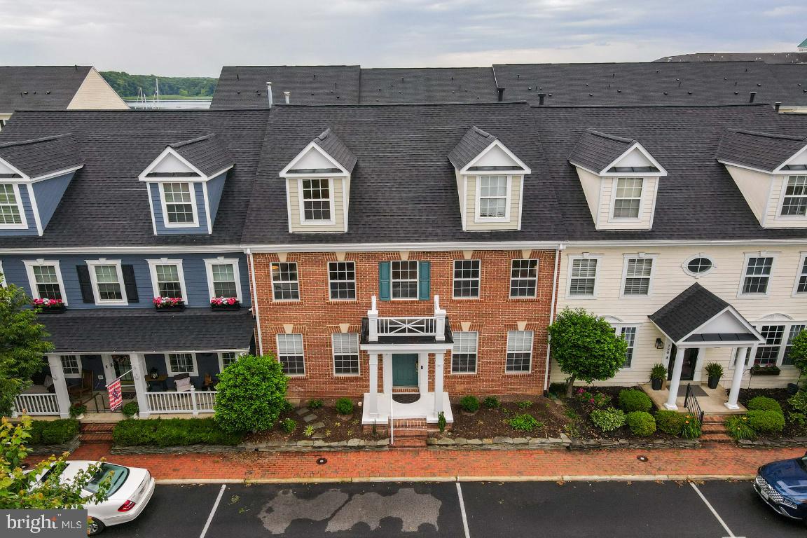 758 Monument Ave