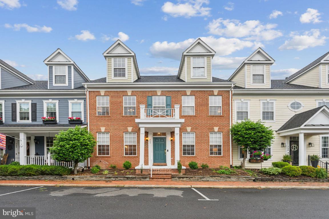 758 Monument Ave