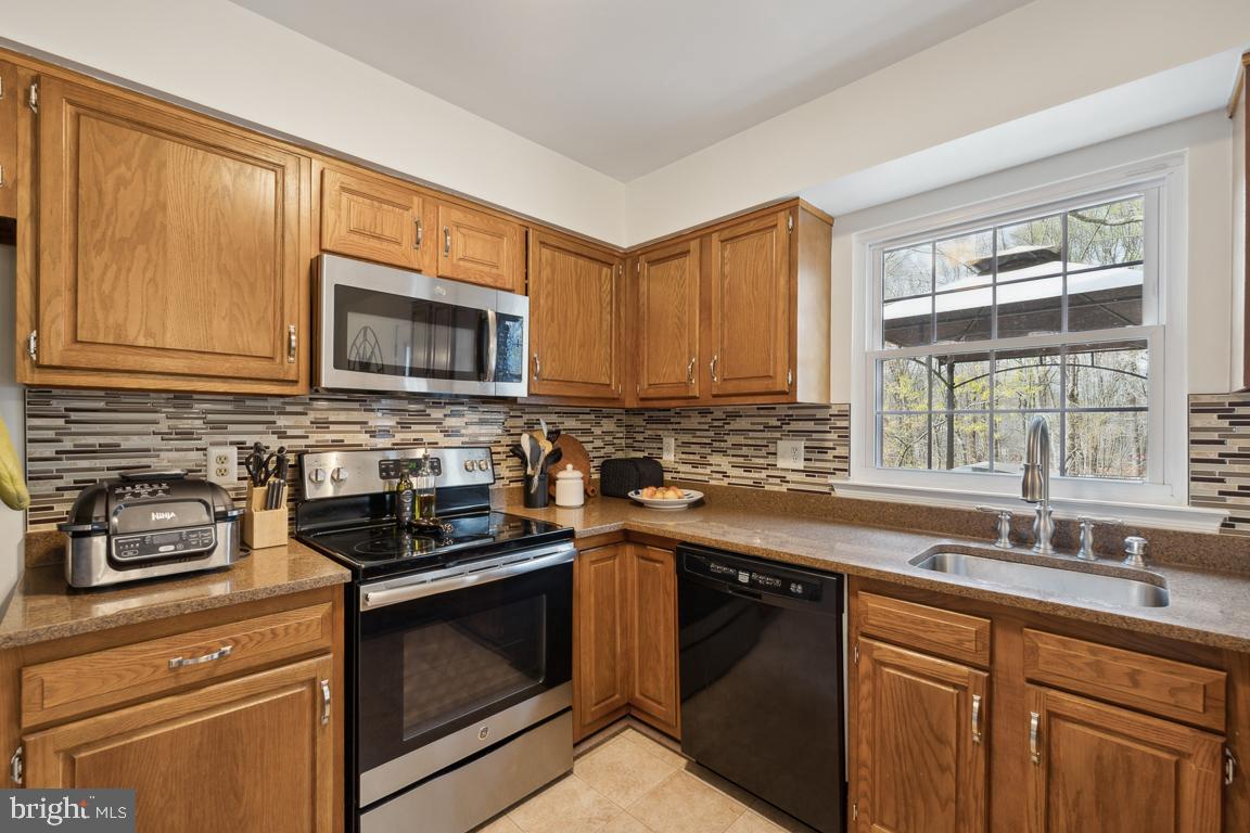 15325 WATERS EDGE CT