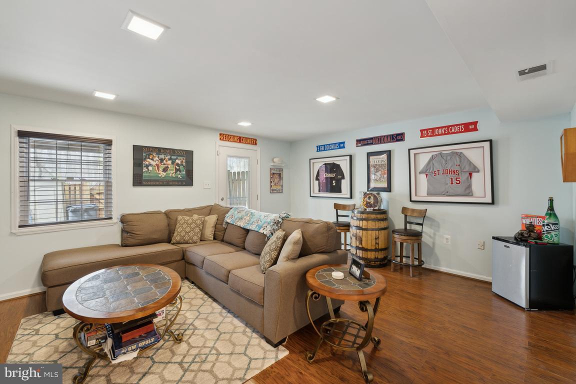 15325 WATERS EDGE CT